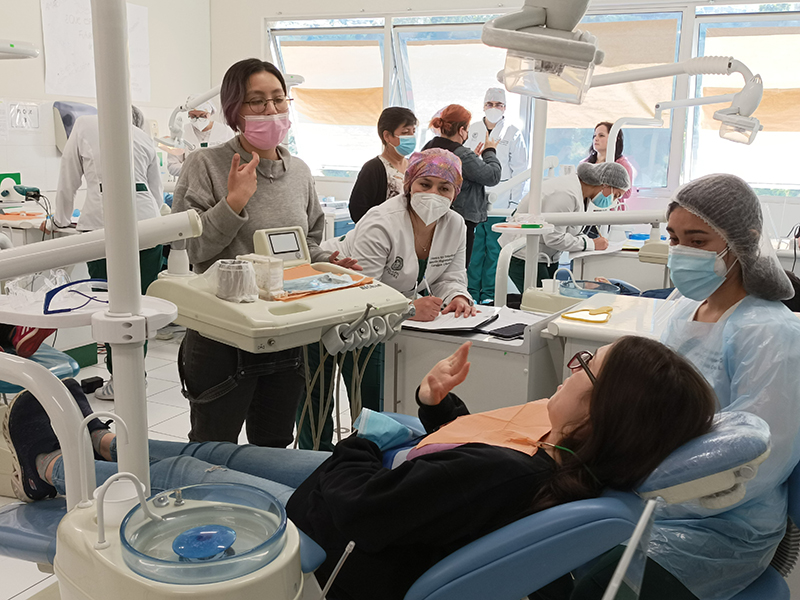 Comunidad sorda recibe atención de salud bucal gratuita en Clínica del Higienista  Dental de Santo Tomás Viña del Mar - Viña FM